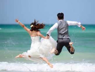 Ein junges Paar heiratet am Strand!